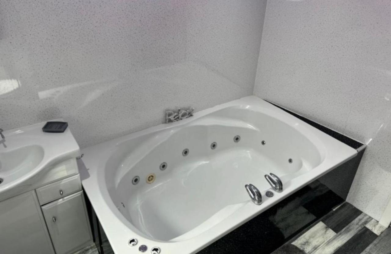 Sea View Apartment Large Balcony Whirlpool Bath 2 Bedrooms Sky Glass Tv Bridlington Exterior foto